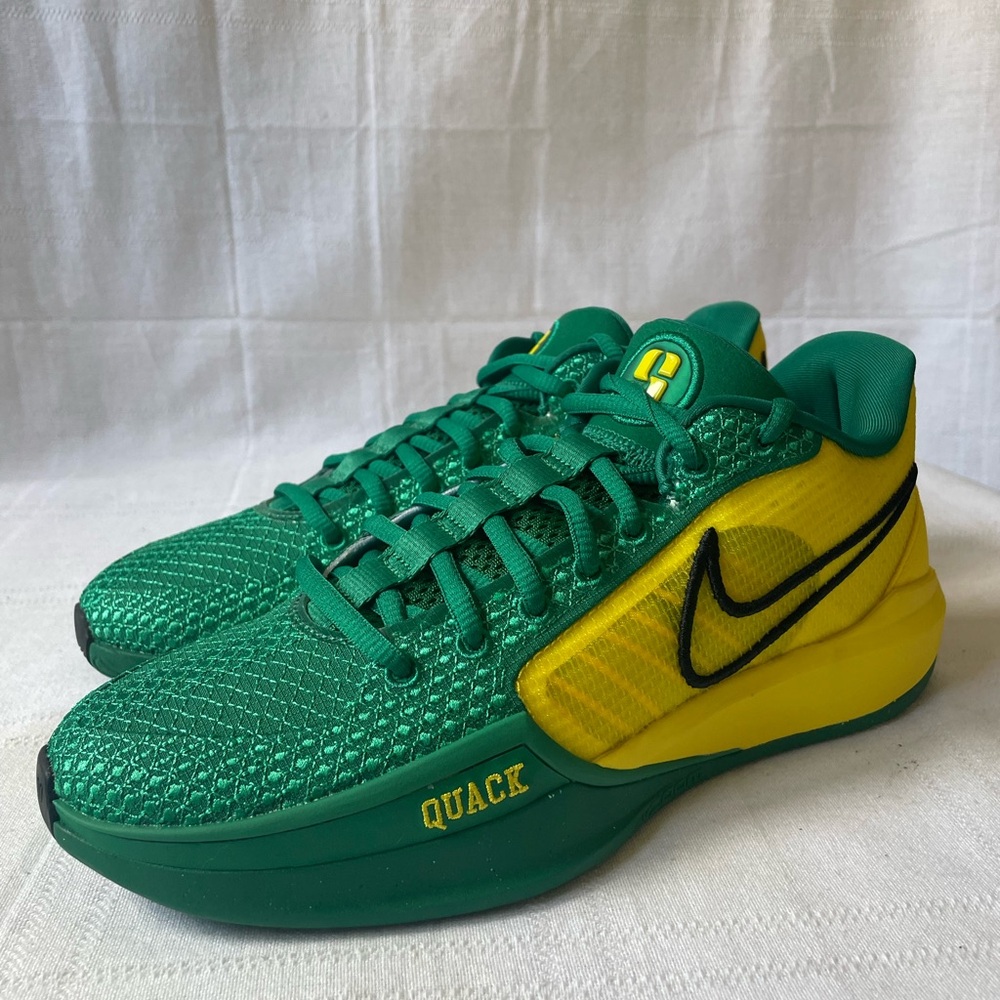 Nike Women's Green and Yellow Sneakers
